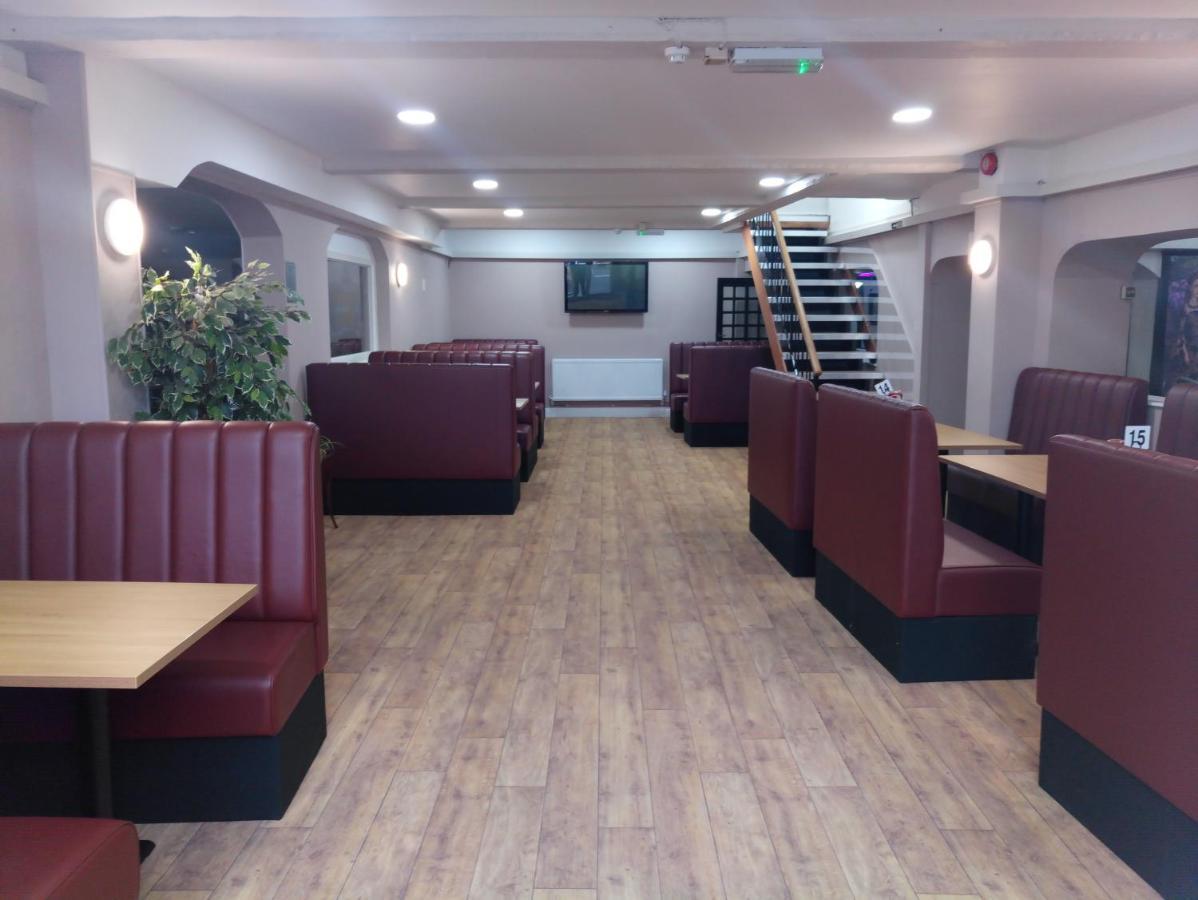 Wayside Cheer Hotel Castel Екстер'єр фото