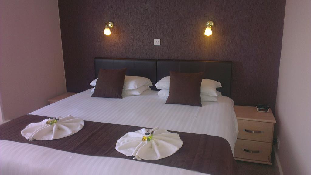 Wayside Cheer Hotel Castel Номер фото