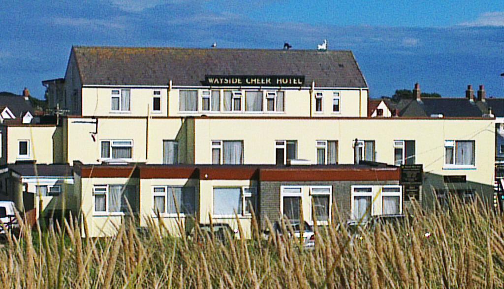 Wayside Cheer Hotel Castel Екстер'єр фото