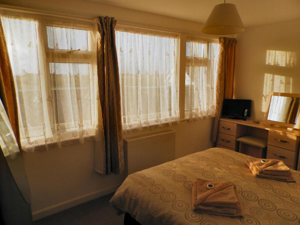 Wayside Cheer Hotel Castel Номер фото