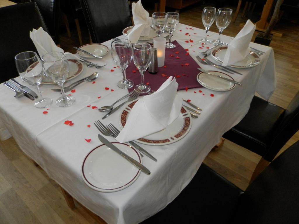 Wayside Cheer Hotel Castel Екстер'єр фото