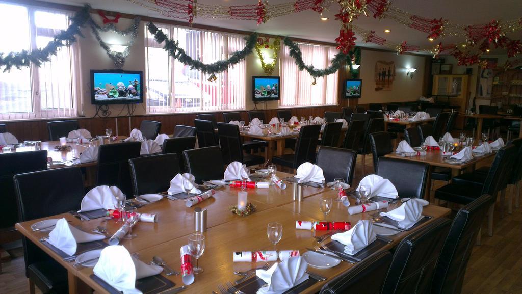 Wayside Cheer Hotel Castel Екстер'єр фото