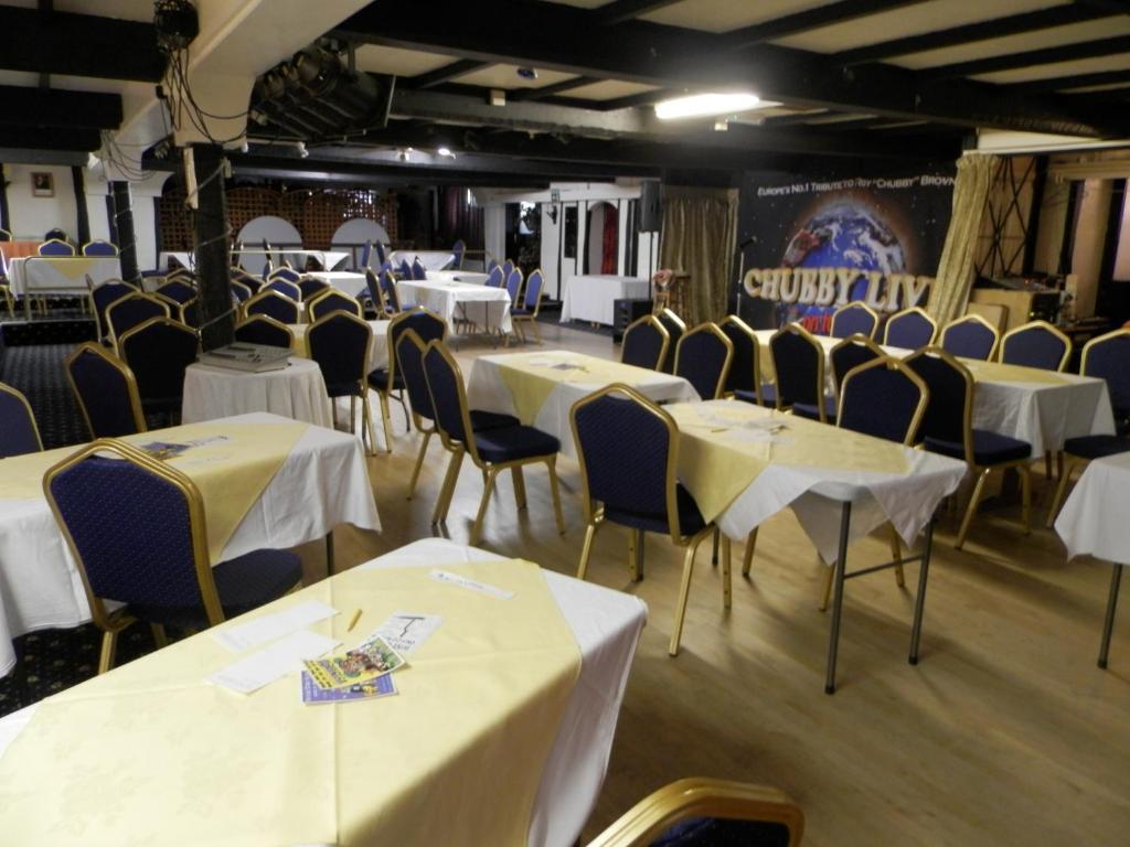 Wayside Cheer Hotel Castel Екстер'єр фото