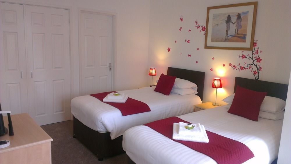 Wayside Cheer Hotel Castel Екстер'єр фото