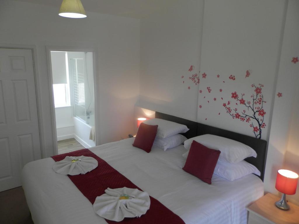 Wayside Cheer Hotel Castel Екстер'єр фото