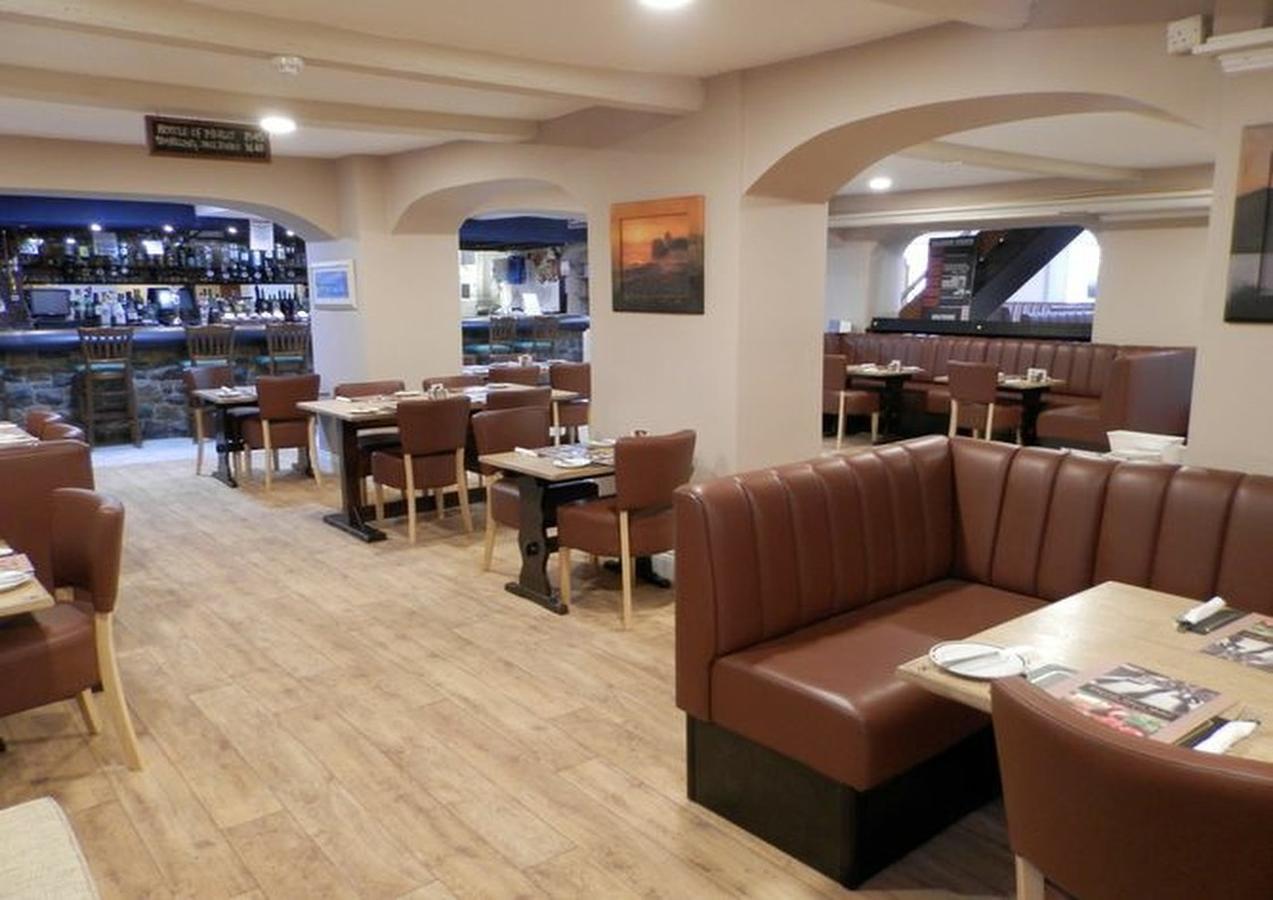 Wayside Cheer Hotel Castel Екстер'єр фото