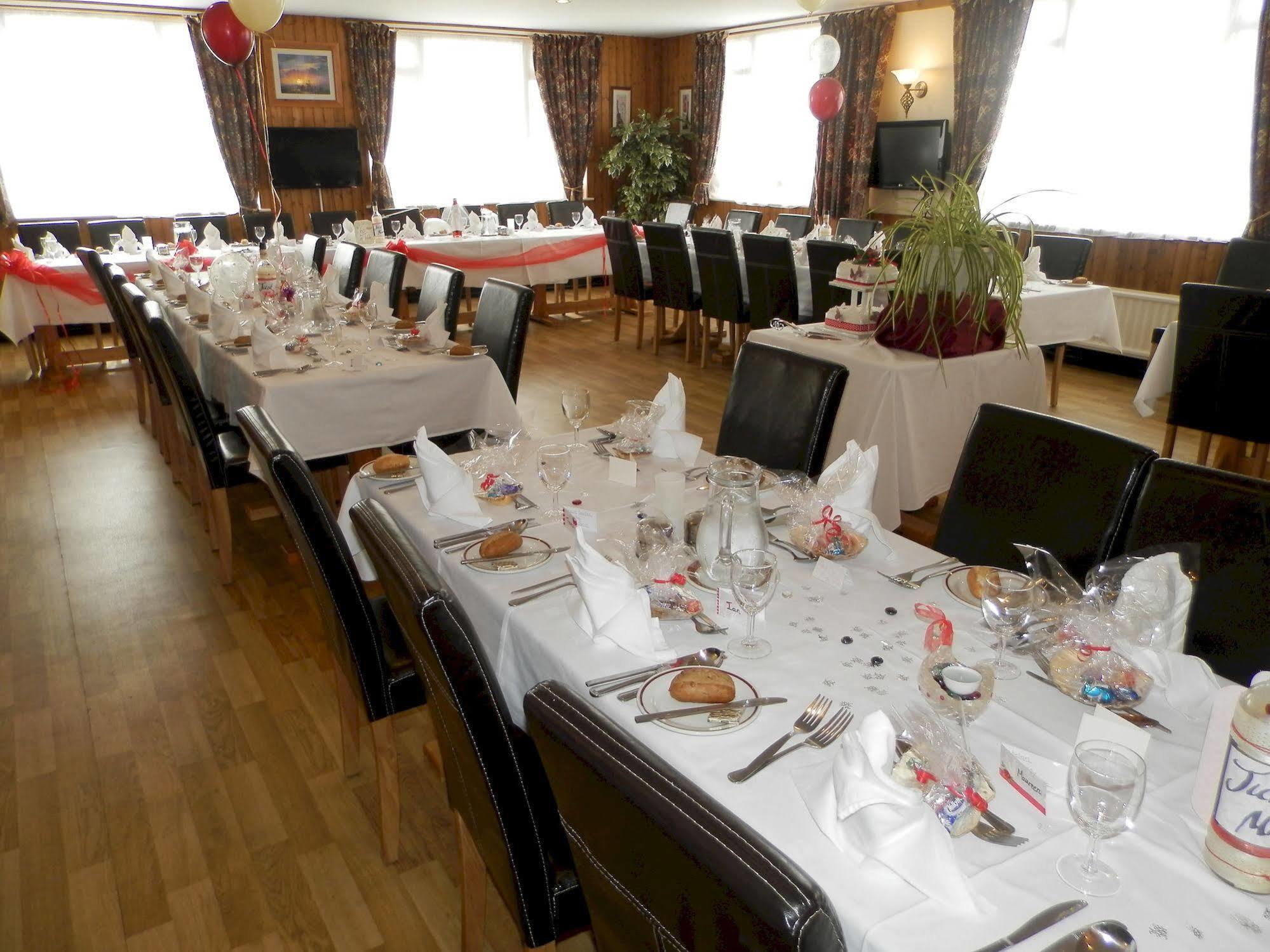 Wayside Cheer Hotel Castel Екстер'єр фото