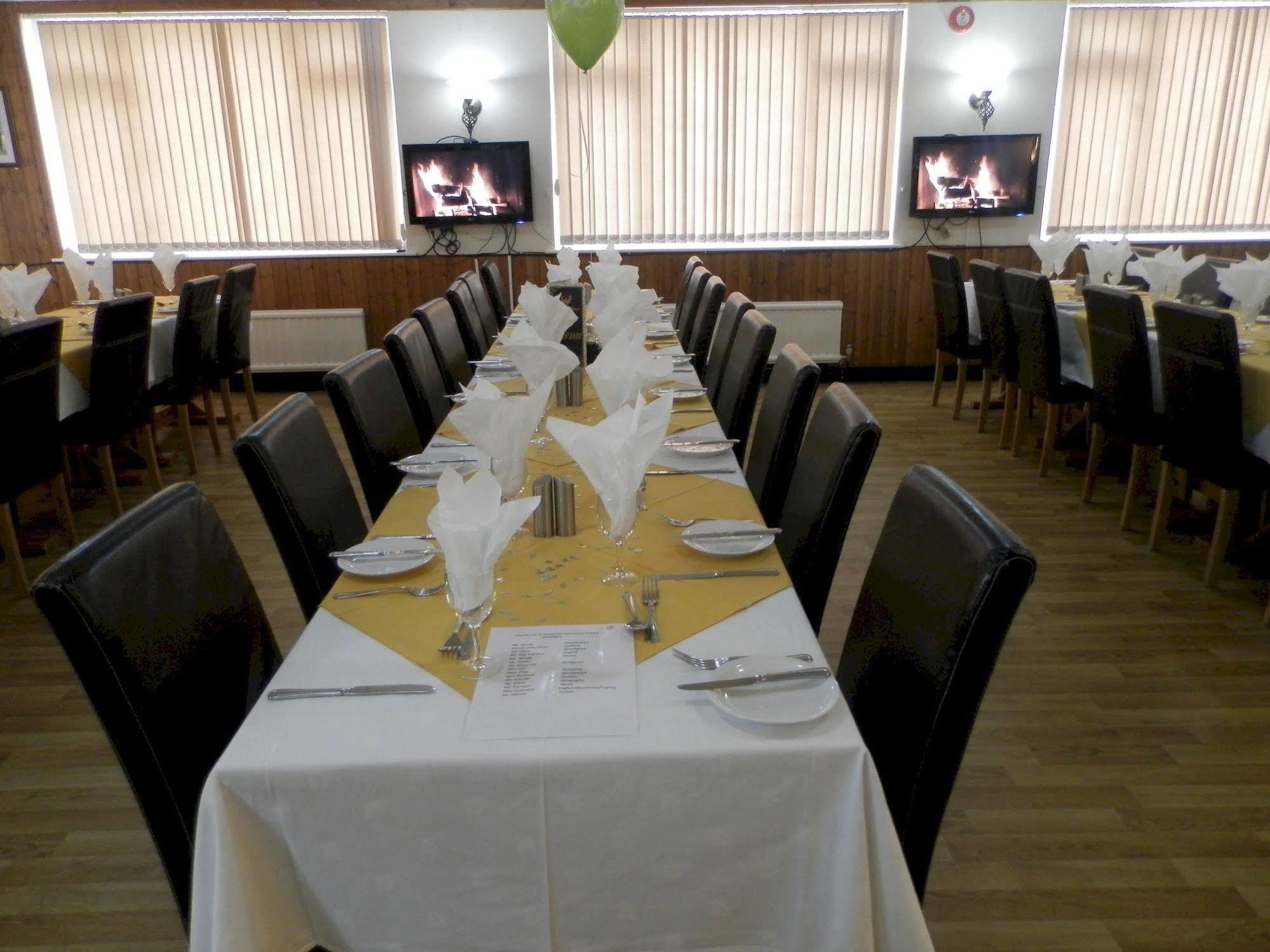 Wayside Cheer Hotel Castel Екстер'єр фото