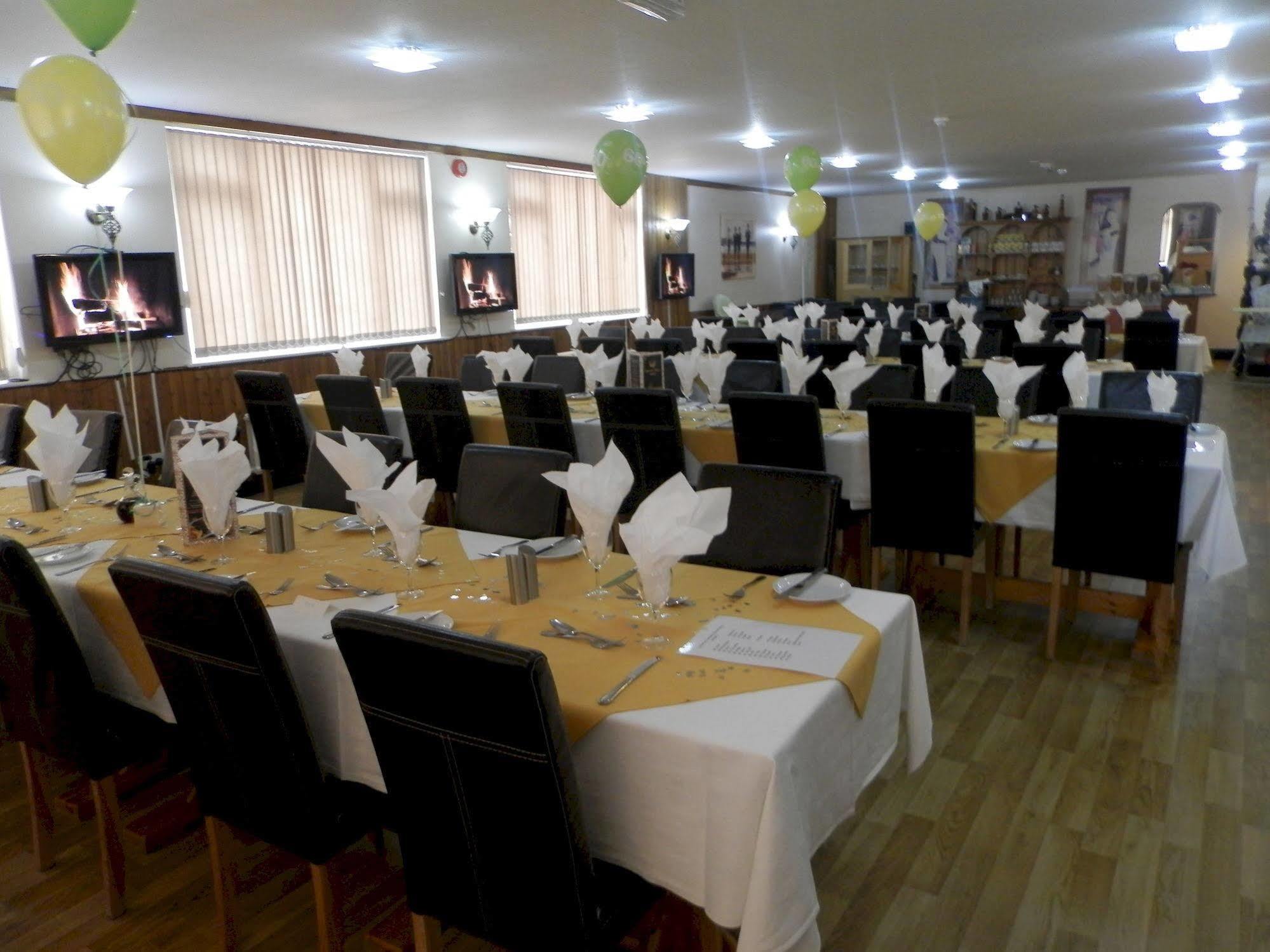 Wayside Cheer Hotel Castel Екстер'єр фото