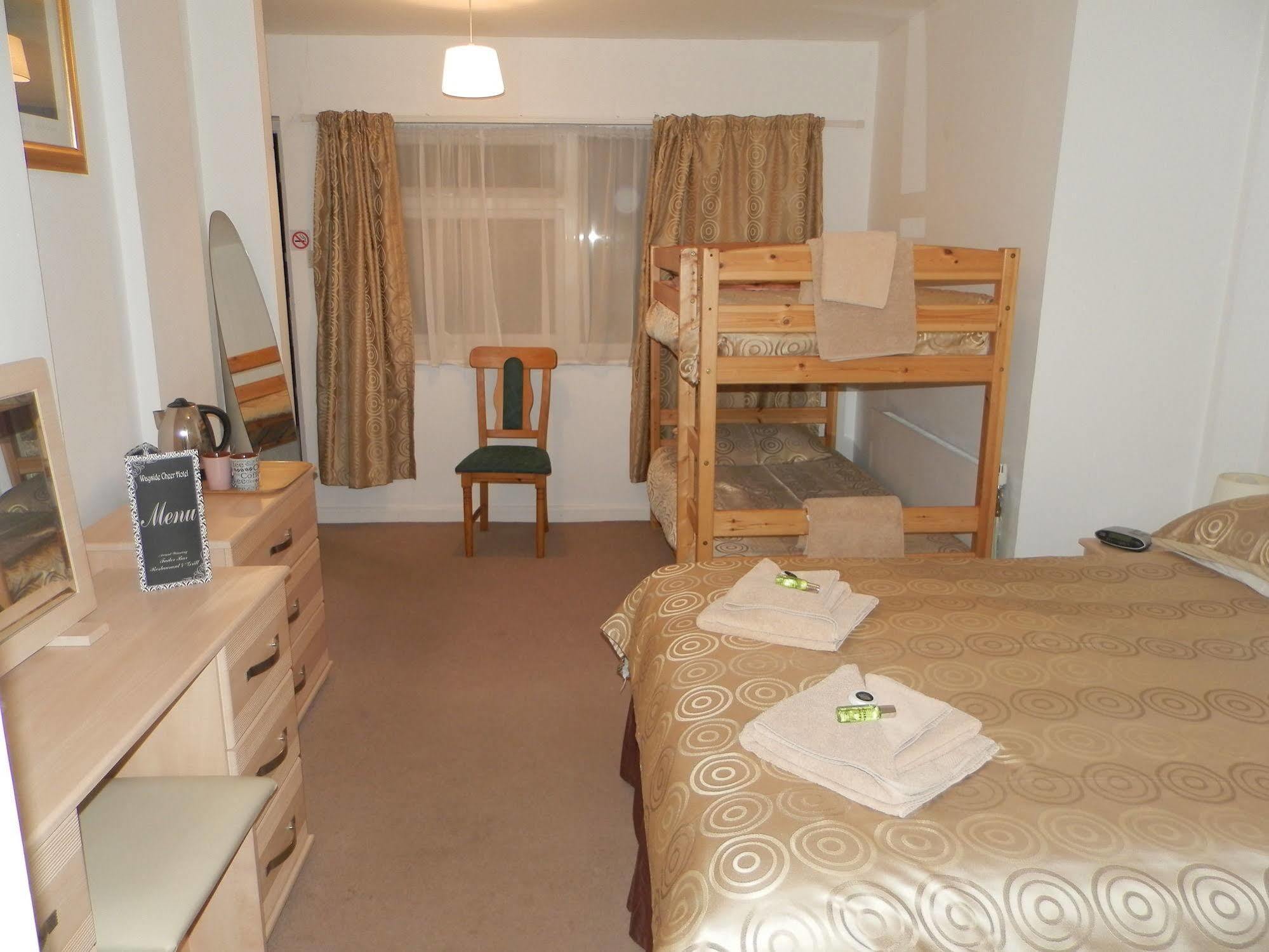 Wayside Cheer Hotel Castel Екстер'єр фото