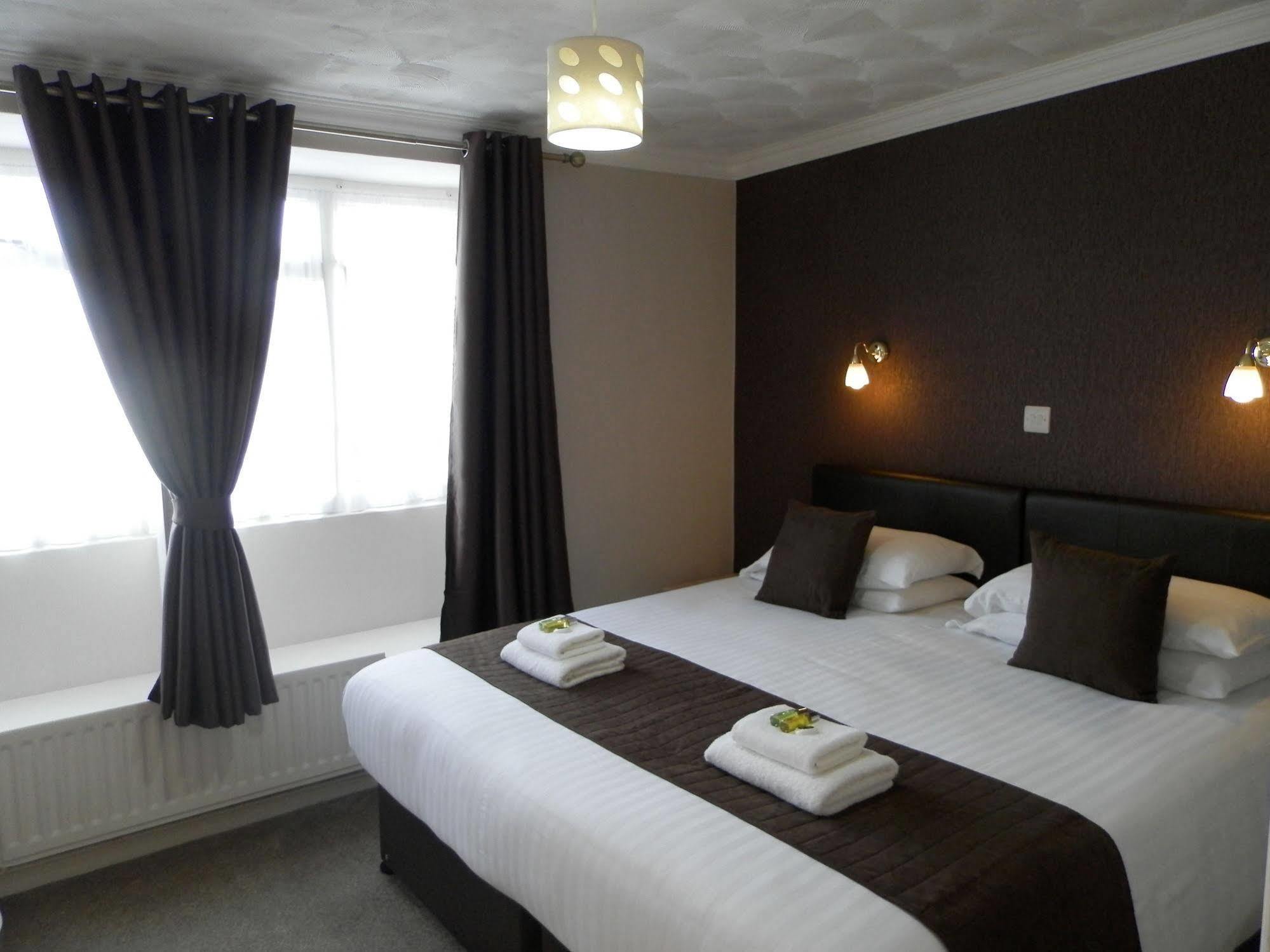 Wayside Cheer Hotel Castel Екстер'єр фото