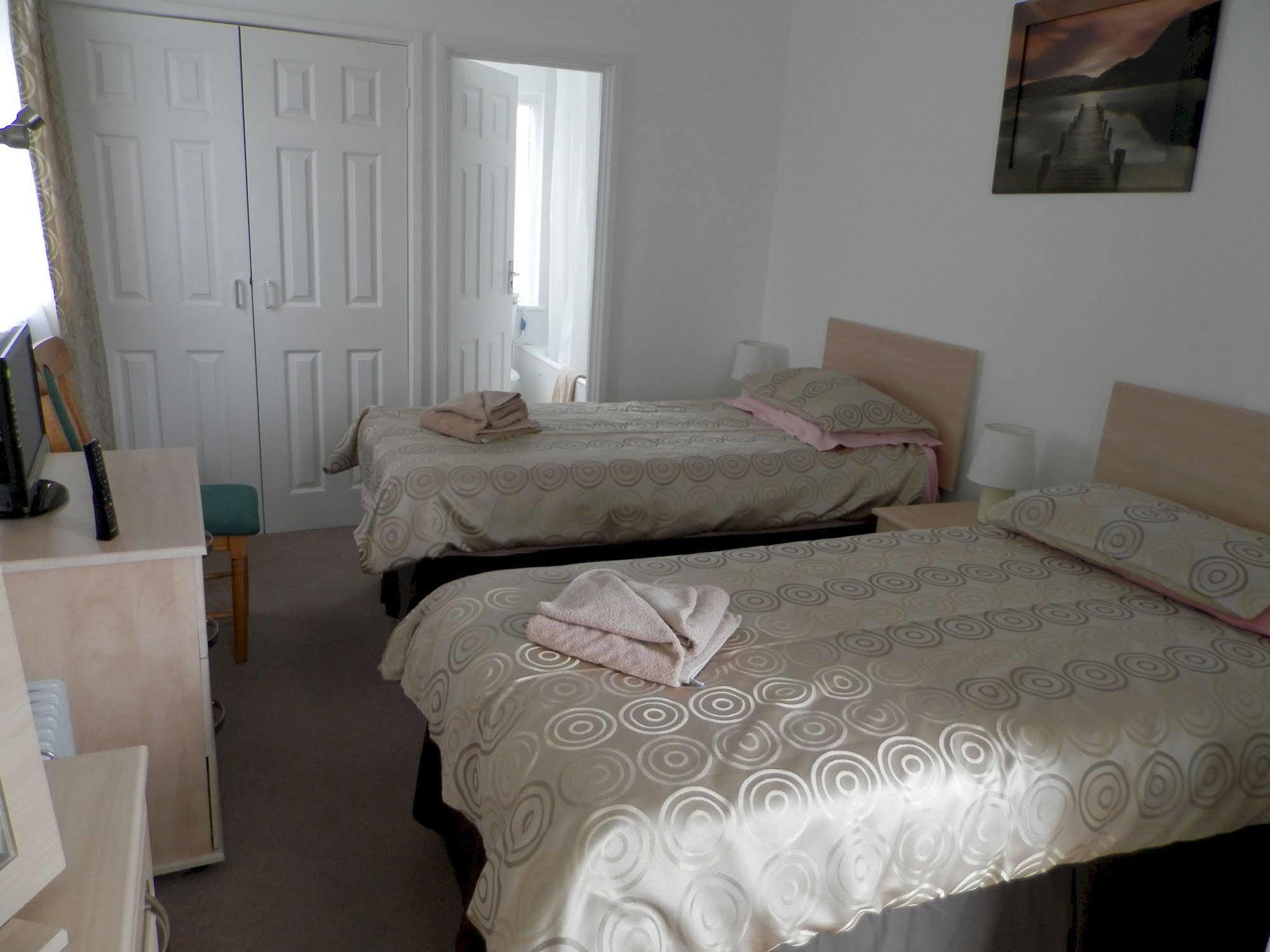 Wayside Cheer Hotel Castel Екстер'єр фото