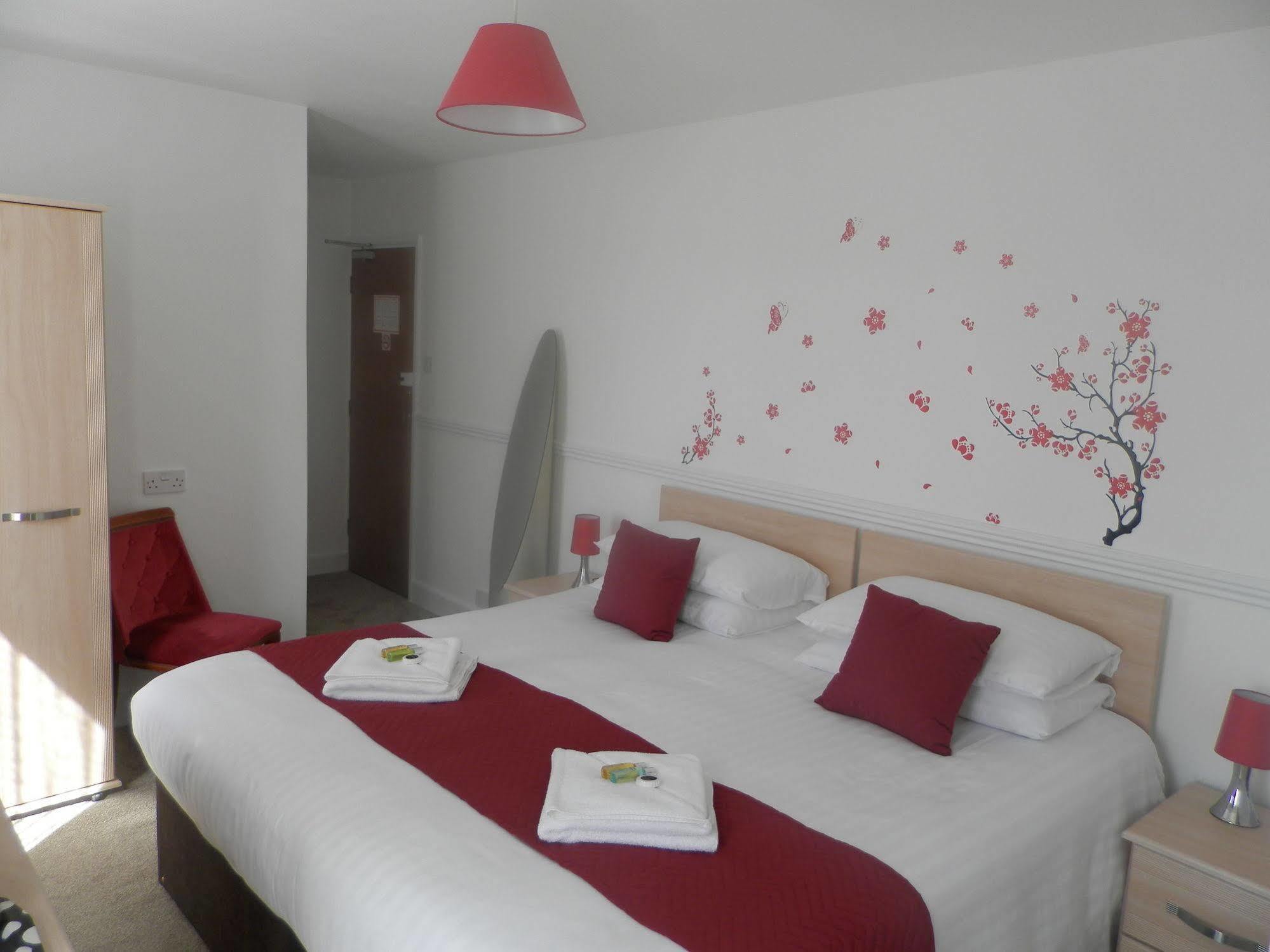 Wayside Cheer Hotel Castel Екстер'єр фото