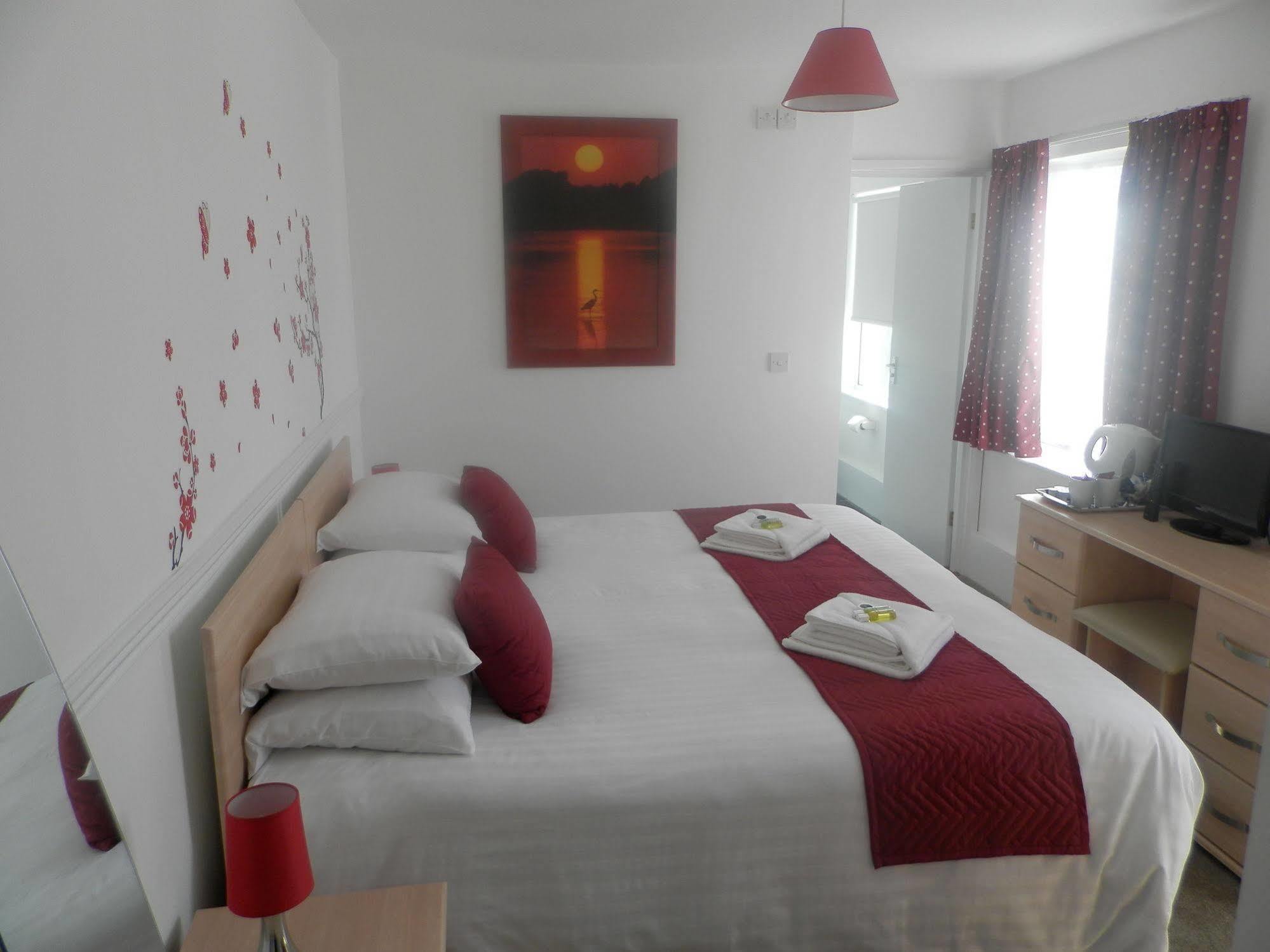 Wayside Cheer Hotel Castel Екстер'єр фото