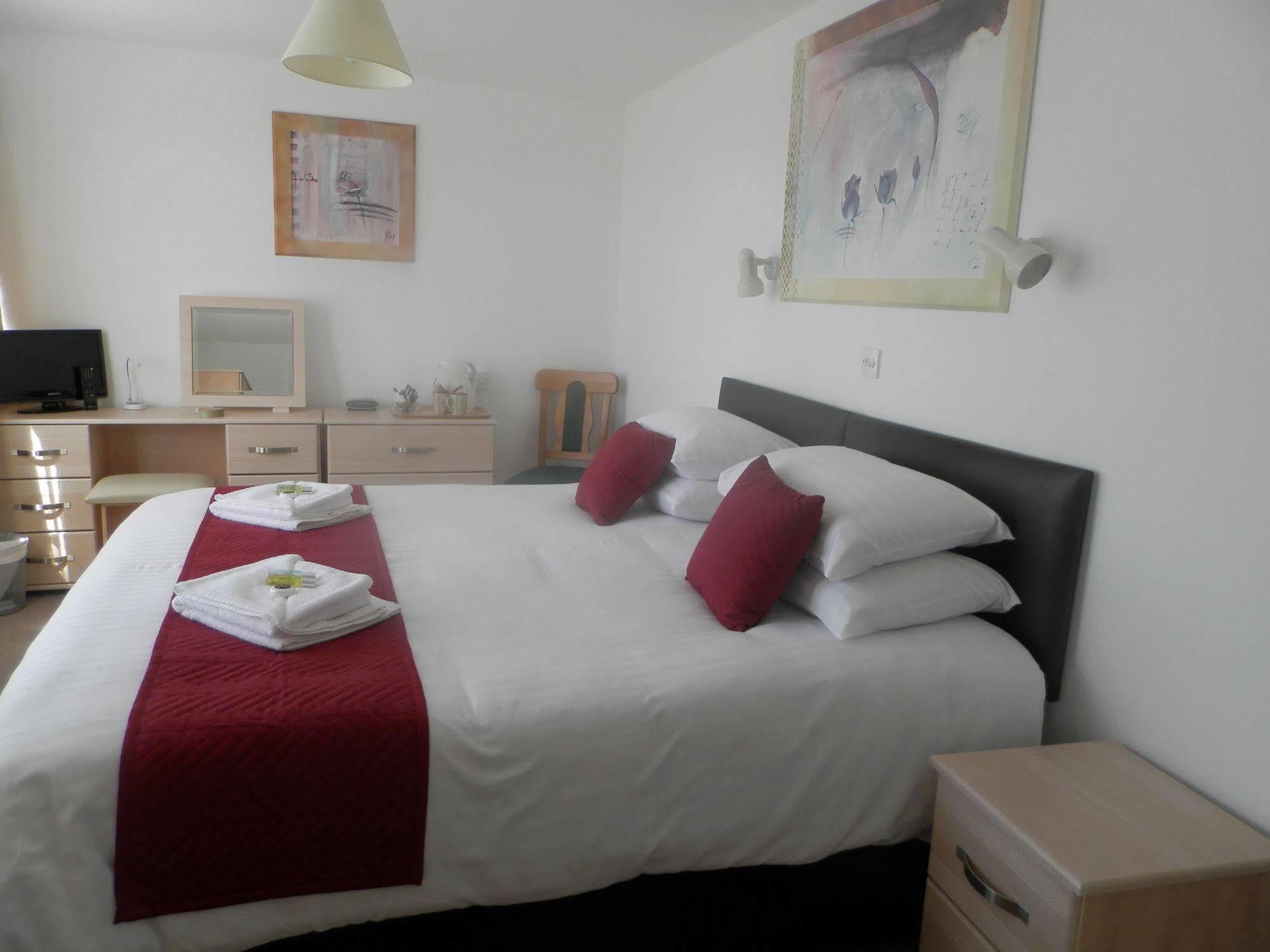 Wayside Cheer Hotel Castel Екстер'єр фото