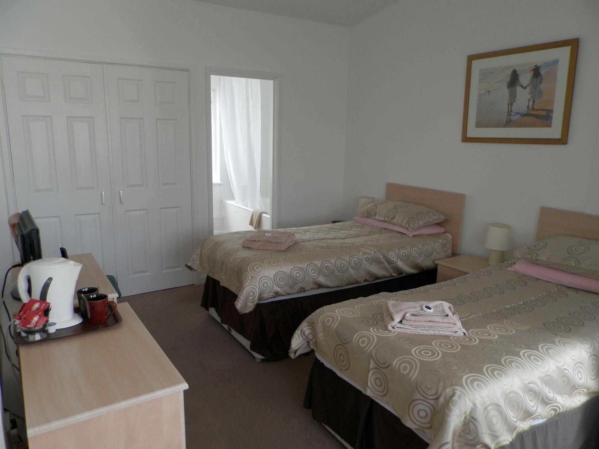 Wayside Cheer Hotel Castel Екстер'єр фото