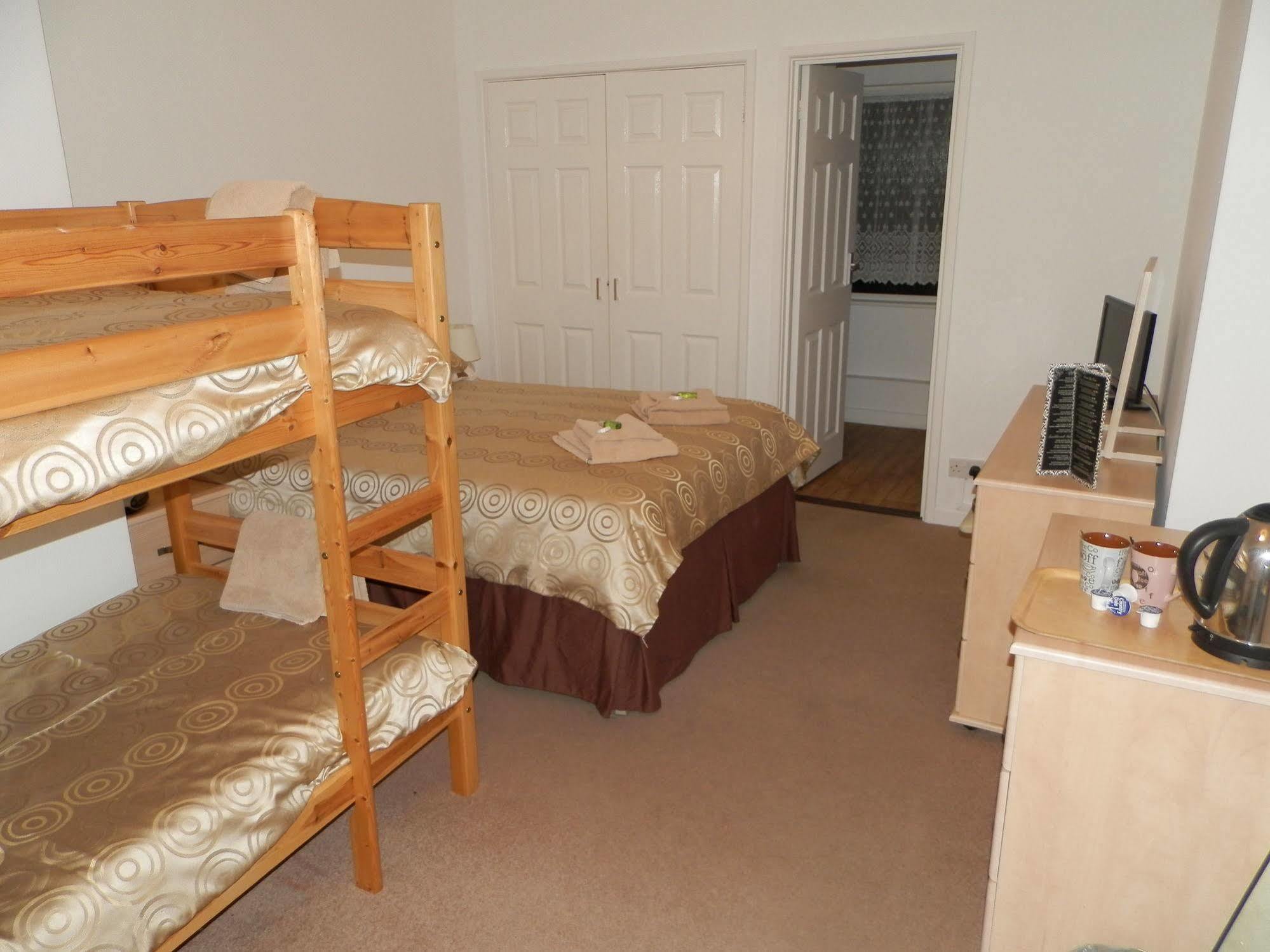 Wayside Cheer Hotel Castel Екстер'єр фото