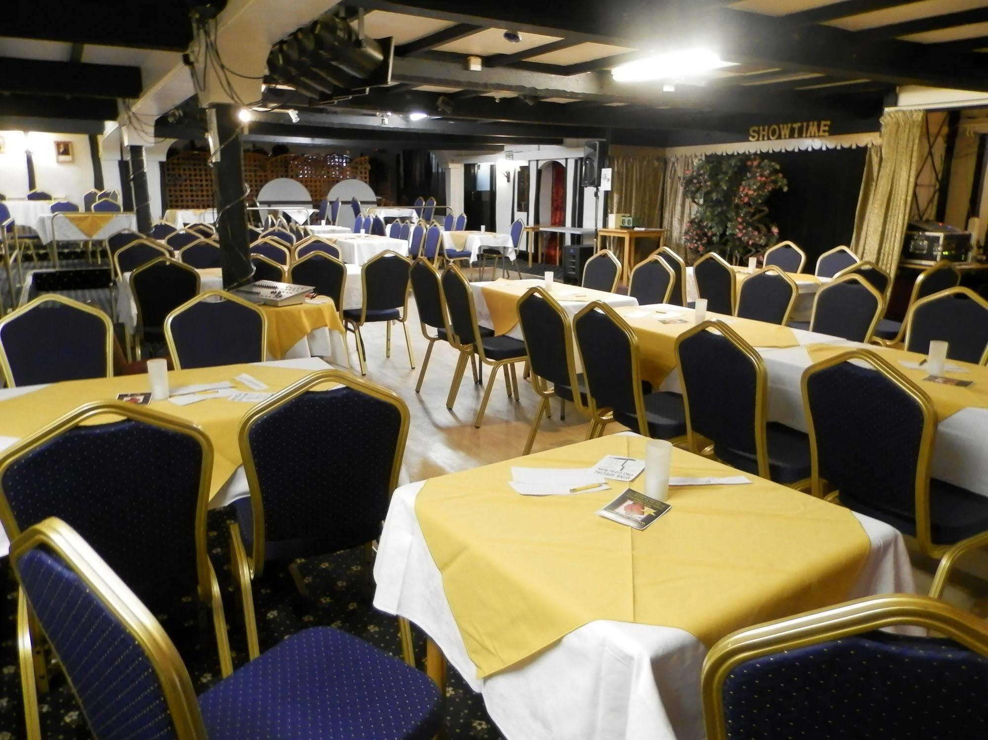 Wayside Cheer Hotel Castel Екстер'єр фото