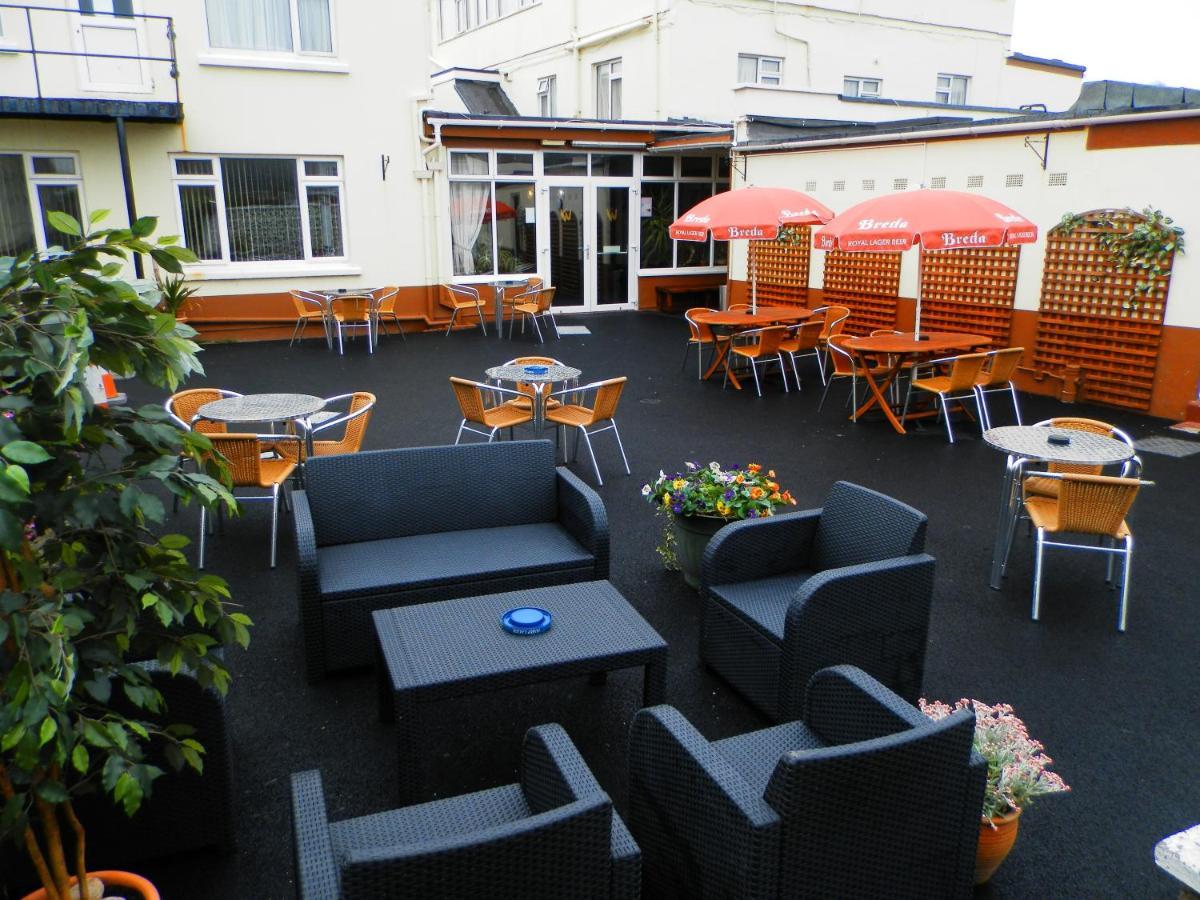 Wayside Cheer Hotel Castel Екстер'єр фото